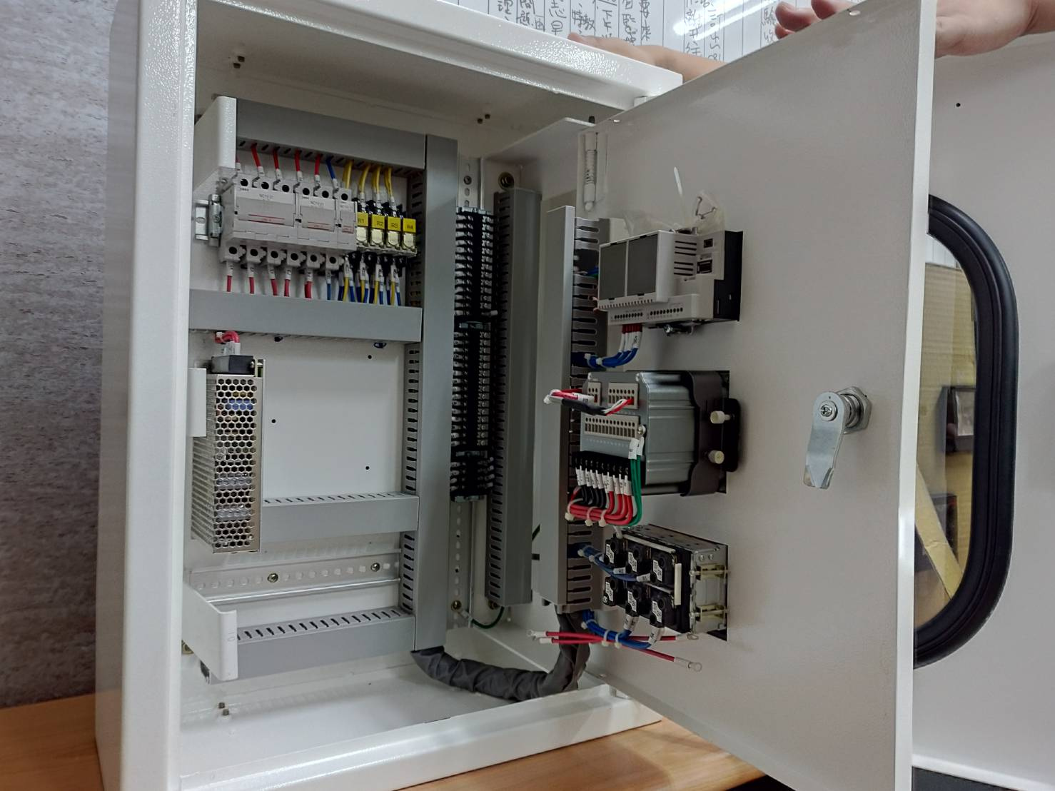 CBL電能管理系統配合住商節電補助行動實施中-1-CBL-MA1的箱內